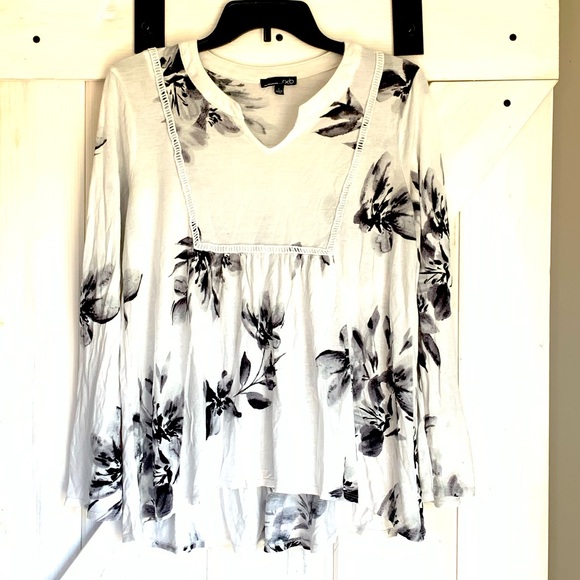 RXB Tops - Women’s rxb Black and White Floral Boho Flared Long Sleeve Blouse Large V-neck